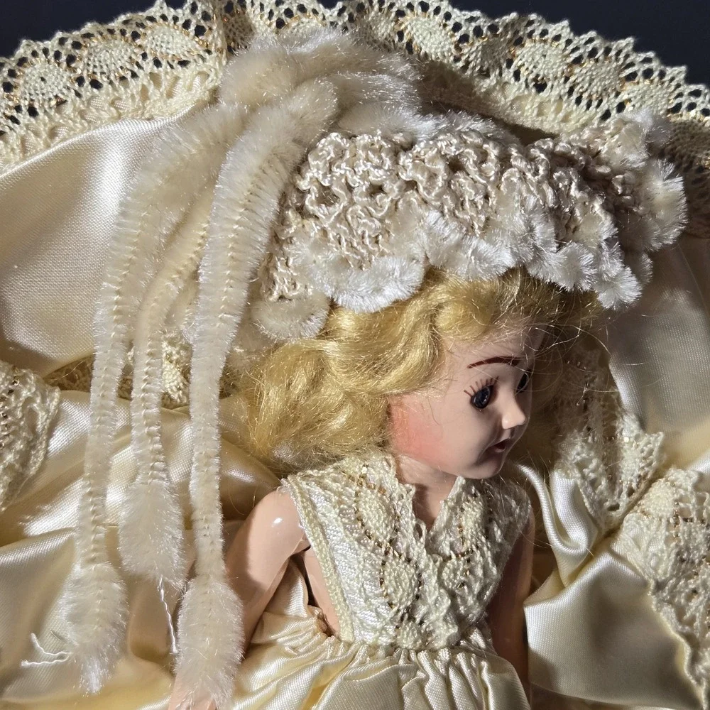 VTG OOAK Bride Doll Wall Decor Lid Eyes Open‎ & Shut Jointed Arms Handmade RARE